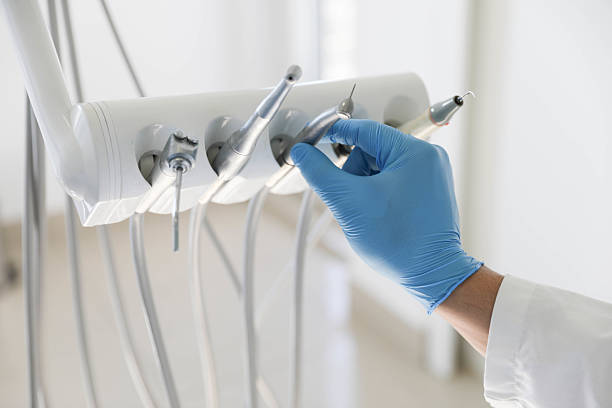 Professional Tooth Extraction technician working in Northbrook, OH